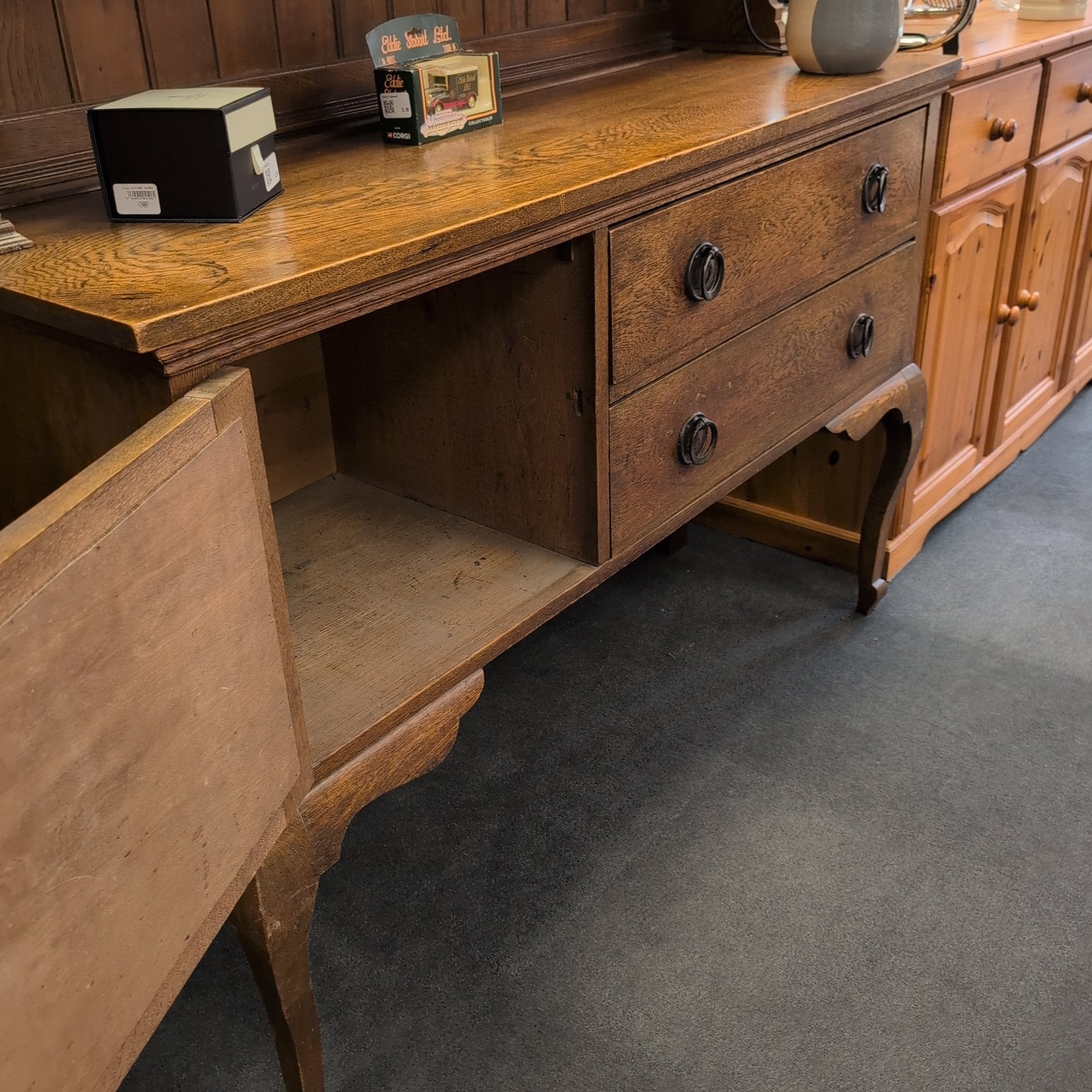 Dresser